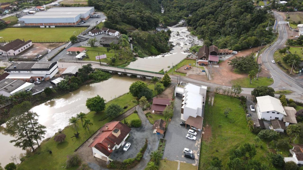 Pousada Salto Donner Doutor Pedrinho Bagian luar foto